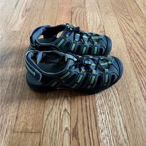 Kids Khombu  Closed Toe Sandals